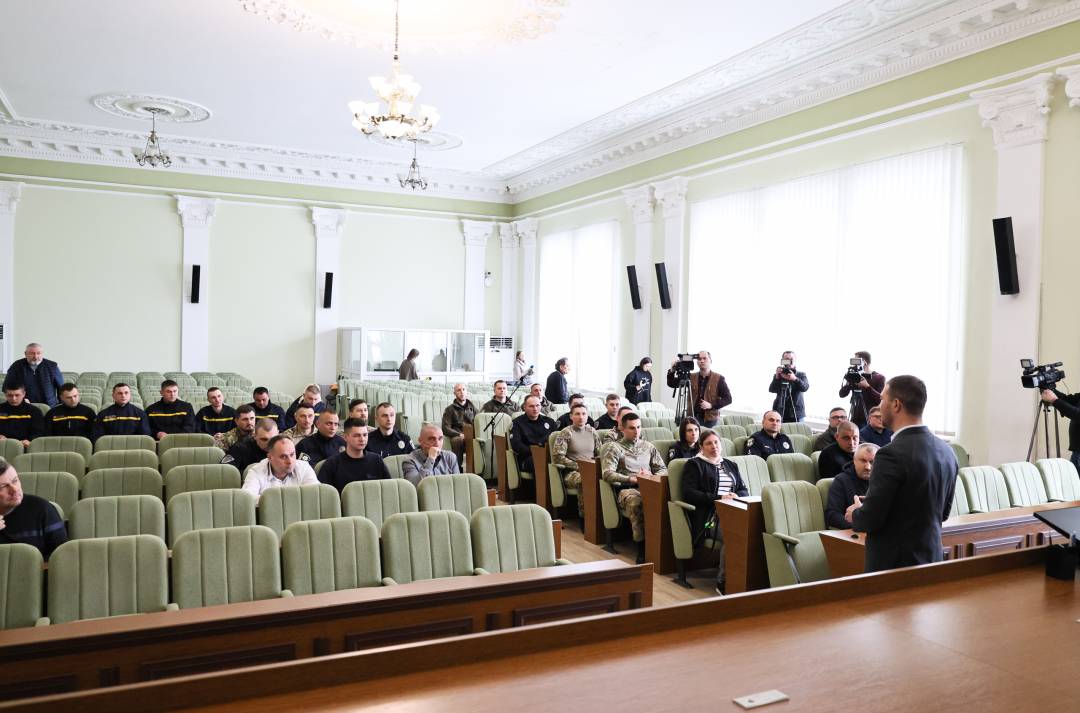 Відзнаки тим, хто брав участь в пошуково-рятувальній операції за наслідками ракетних ударів по Чернігову 17 квітня