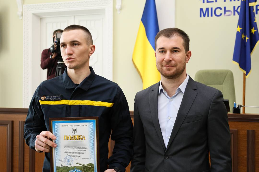 Відзнаки тим, хто брав участь в пошуково-рятувальній операції за наслідками ракетних ударів по Чернігову 17 квітня