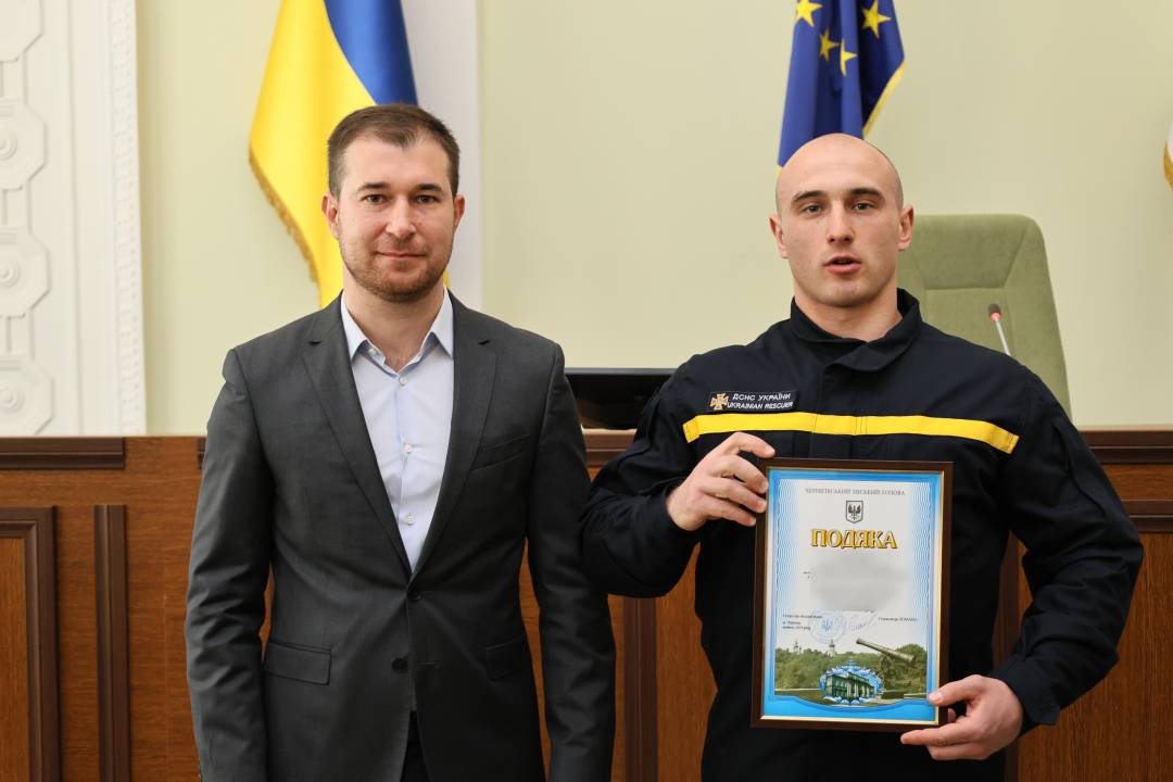 Відзнаки тим, хто брав участь в пошуково-рятувальній операції за наслідками ракетних ударів по Чернігову 17 квітня