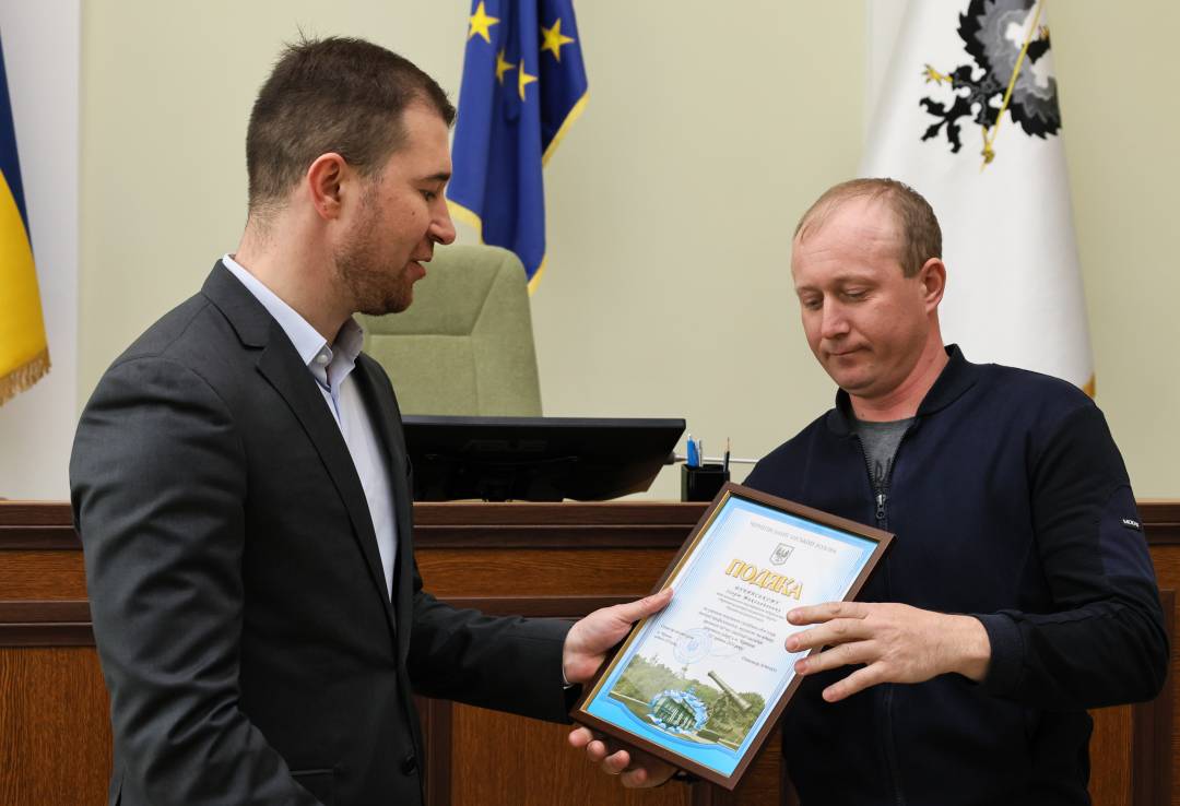 Відзнаки тим, хто брав участь в пошуково-рятувальній операції за наслідками ракетних ударів по Чернігову 17 квітня