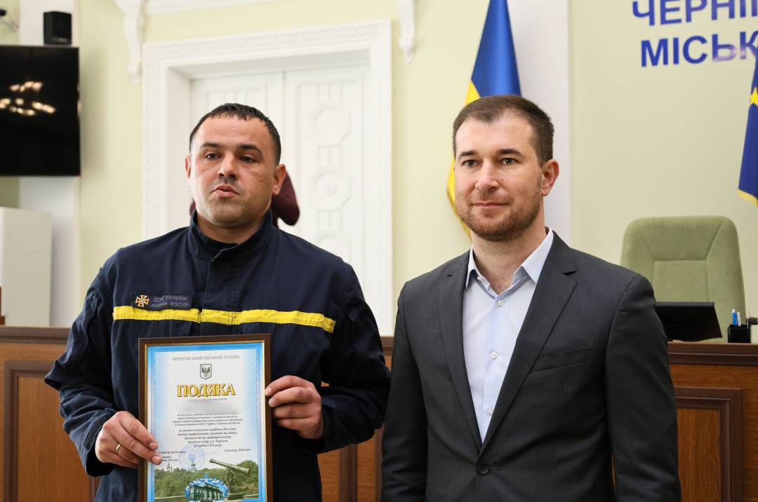 Відзнаки тим, хто брав участь в пошуково-рятувальній операції за наслідками ракетних ударів по Чернігову 17 квітня