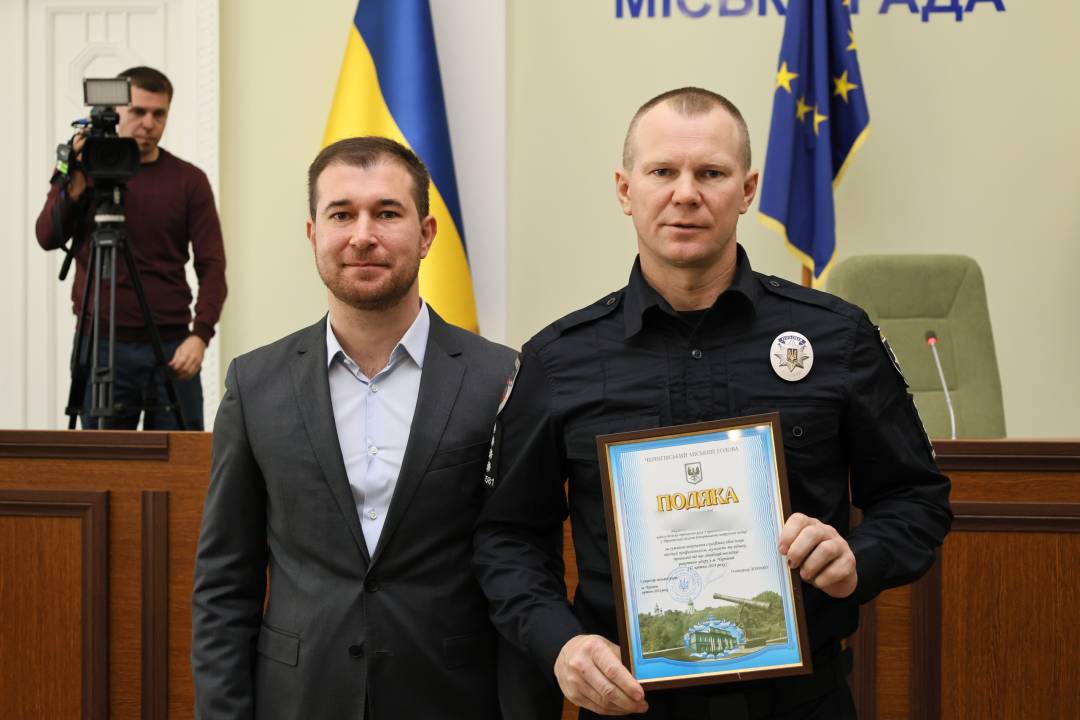 Відзнаки тим, хто брав участь в пошуково-рятувальній операції за наслідками ракетних ударів по Чернігову 17 квітня