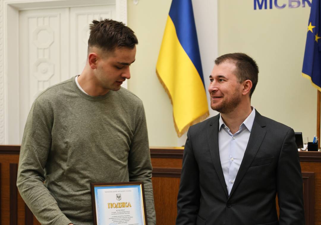 Відзнаки тим, хто брав участь в пошуково-рятувальній операції за наслідками ракетних ударів по Чернігову 17 квітня