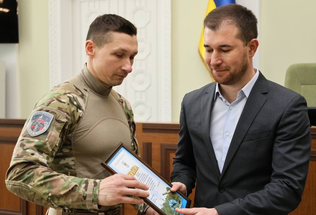 Відзнаки тим, хто брав участь в пошуково-рятувальній операції за наслідками ракетних ударів по Чернігову 17 квітня