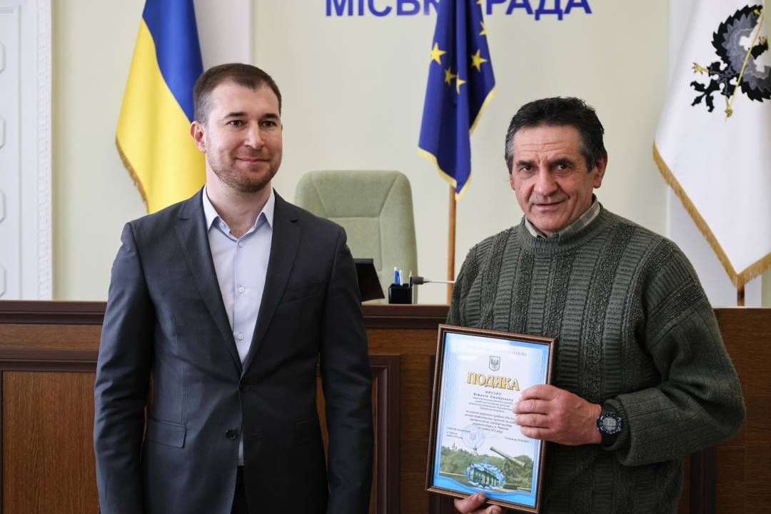 Відзнаки тим, хто брав участь в пошуково-рятувальній операції за наслідками ракетних ударів по Чернігову 17 квітня