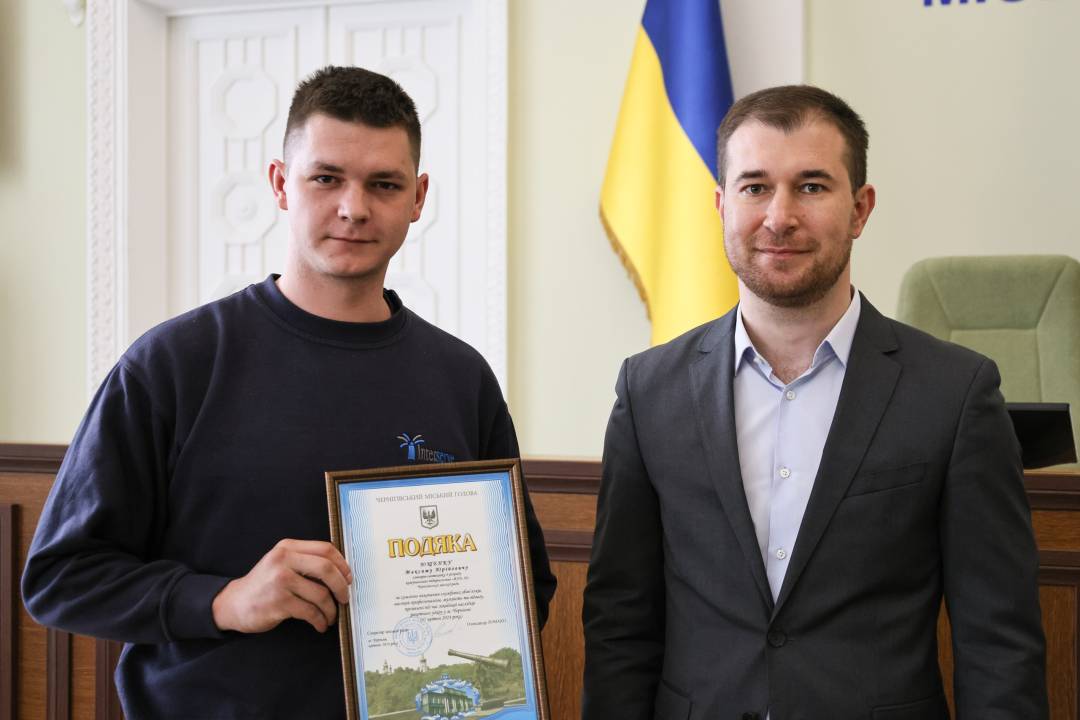 Відзнаки тим, хто брав участь в пошуково-рятувальній операції за наслідками ракетних ударів по Чернігову 17 квітня