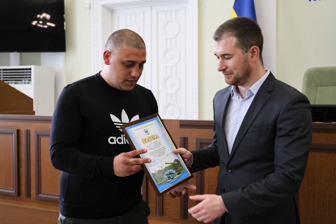 Відзнаки тим, хто брав участь в пошуково-рятувальній операції за наслідками ракетних ударів по Чернігову 17 квітня