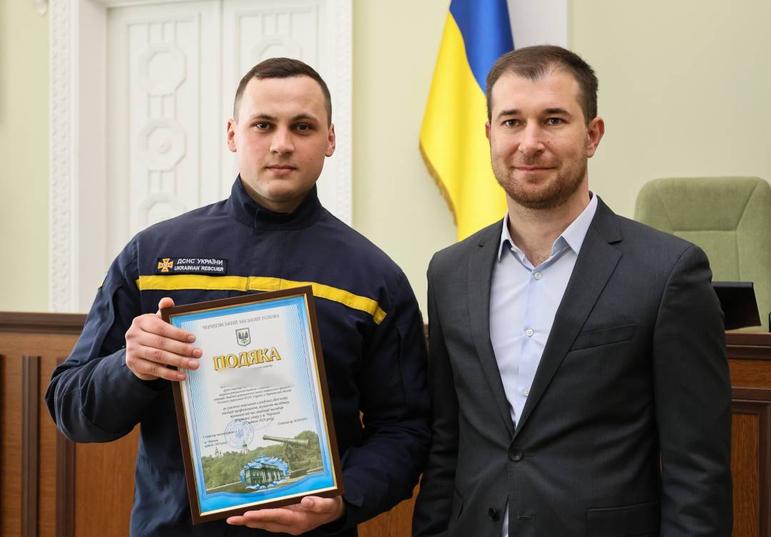 Відзнаки тим, хто брав участь в пошуково-рятувальній операції за наслідками ракетних ударів по Чернігову 17 квітня