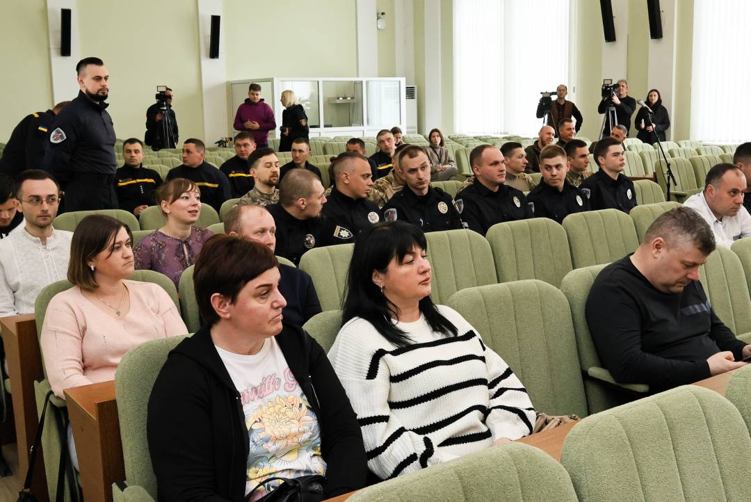 Відзнаки тим, хто брав участь в пошуково-рятувальній операції за наслідками ракетних ударів по Чернігову 17 квітня