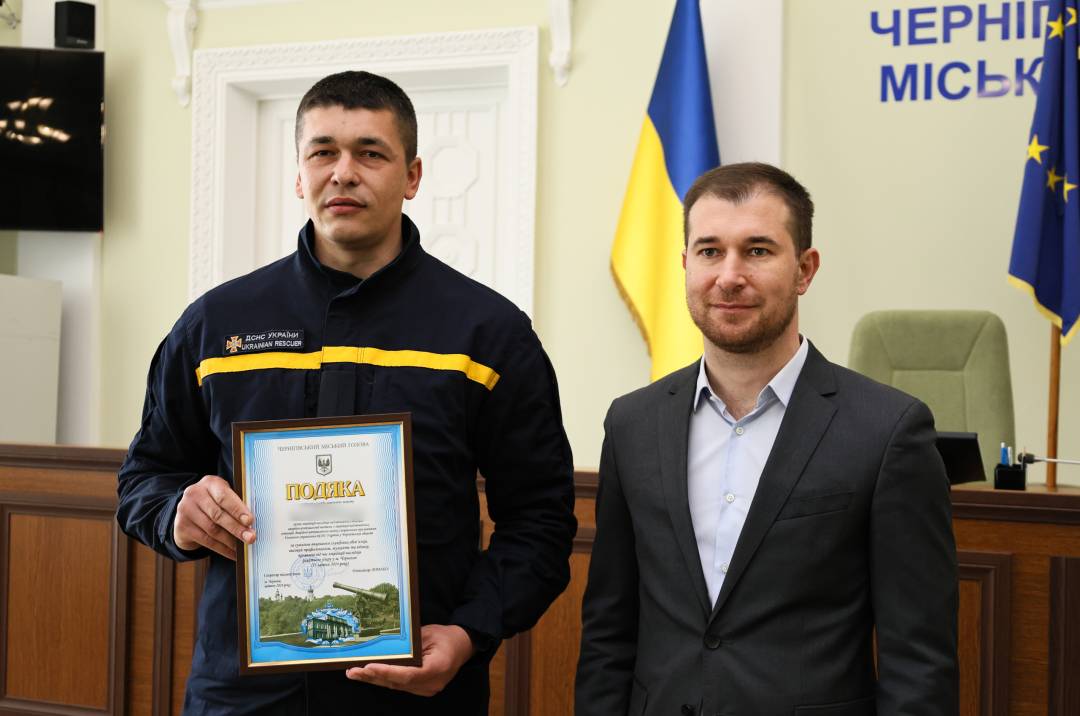 Відзнаки тим, хто брав участь в пошуково-рятувальній операції за наслідками ракетних ударів по Чернігову 17 квітня