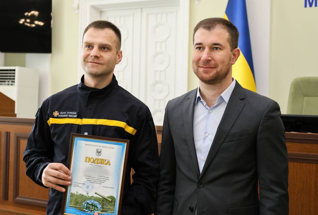 Відзнаки тим, хто брав участь в пошуково-рятувальній операції за наслідками ракетних ударів по Чернігову 17 квітня