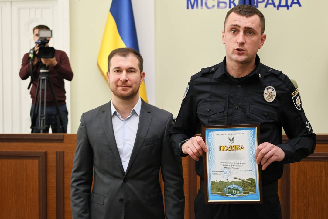 Відзнаки тим, хто брав участь в пошуково-рятувальній операції за наслідками ракетних ударів по Чернігову 17 квітня