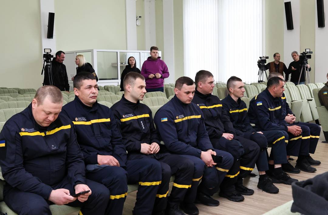 Відзнаки тим, хто брав участь в пошуково-рятувальній операції за наслідками ракетних ударів по Чернігову 17 квітня