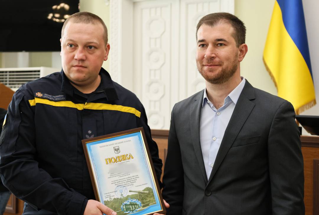 Відзнаки тим, хто брав участь в пошуково-рятувальній операції за наслідками ракетних ударів по Чернігову 17 квітня