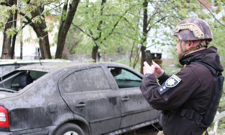 Ворожий ракетний удар по Чернігову: поліція фіксує наслідки атаки (Фото)