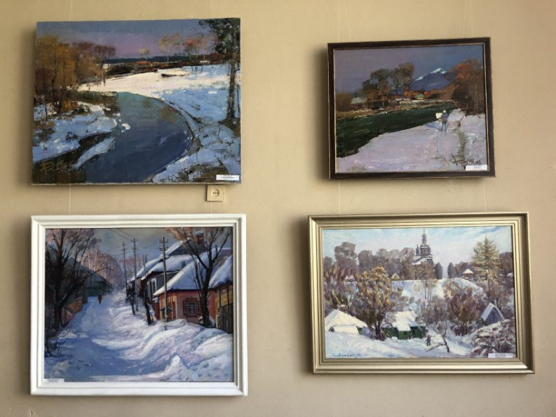 Зимові спогади навесні: картини чернігівських художників презентували у Чернігові