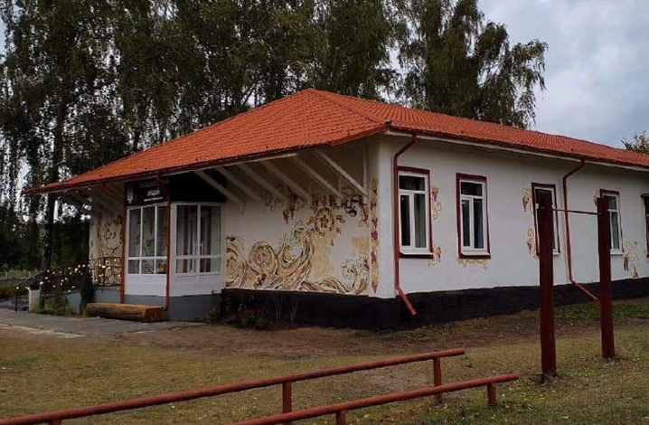 Зовні мазанка-всередині сучасний ремонт та обладнання: на Чернігівщині відновили сторічну будівлю ліцею