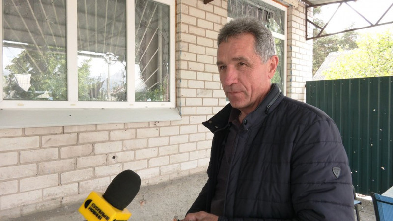 "Вибухи були дуже страшні й моторошні": репортаж з обстріляного касетними боєприпасами прикордонного Сновська