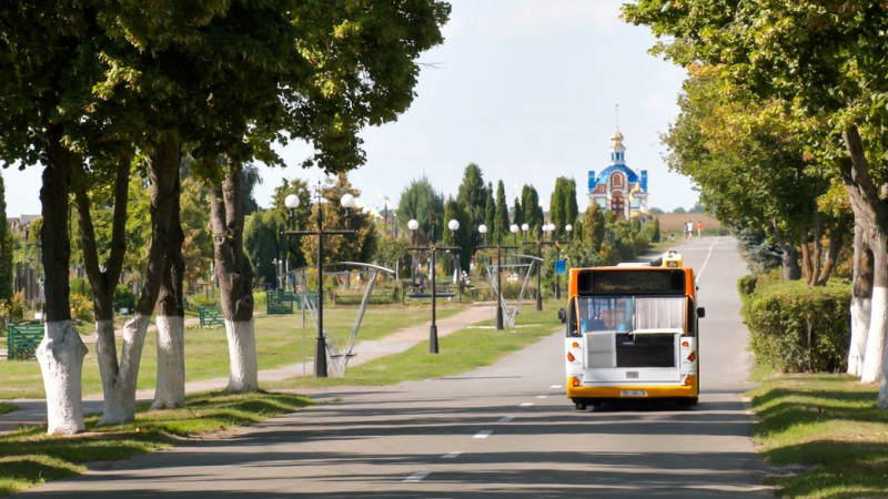 У Чернігові на поминальні дні збільшать кількість маршрутів та автобусів, які їхатимуть до кладовища "Яцево"