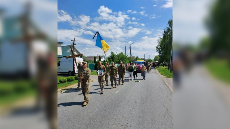 На Чернігівщині попрощалися з військовим ЗСУ Сергієм Парфенцовим