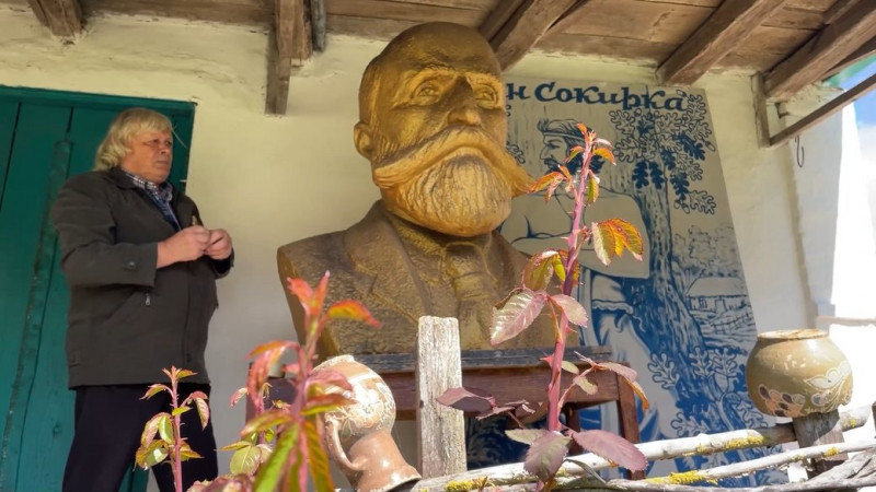 "Я був наслуханий правдою": скульптор-самоучка розповів, як створив перший на Чернігівщині пам’ятник жертвам Голодомору