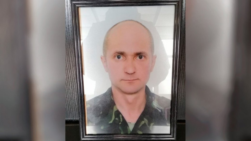 Бійців опізнали за ДНК-експертизою: у Чернігові попрощалися з Віталієм Бурловим та Володимиром Михайловим