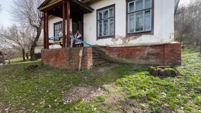 16 років тому зі зрубів старих будинків зібрав і облаштував садибу "Зайці": у селі на Прилуччині пенсіонер створив музей