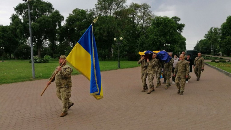 У Чернігові попрощалися з військовим Павлом Шукліним, який загинув у бою на Луганщині