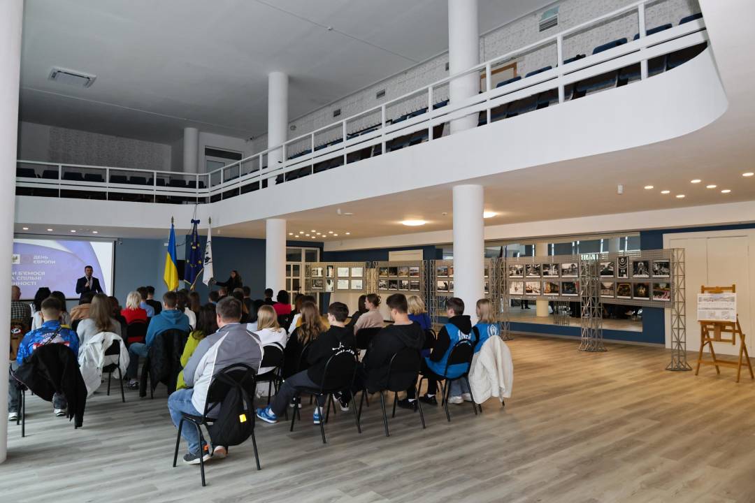 Активну молодь Чернігова відзначили Подяками міського голови за зміцнення зв'язків з європейськими партнерами