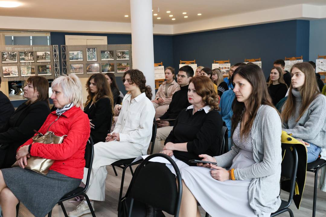 Активну молодь Чернігова відзначили Подяками міського голови за зміцнення зв'язків з європейськими партнерами