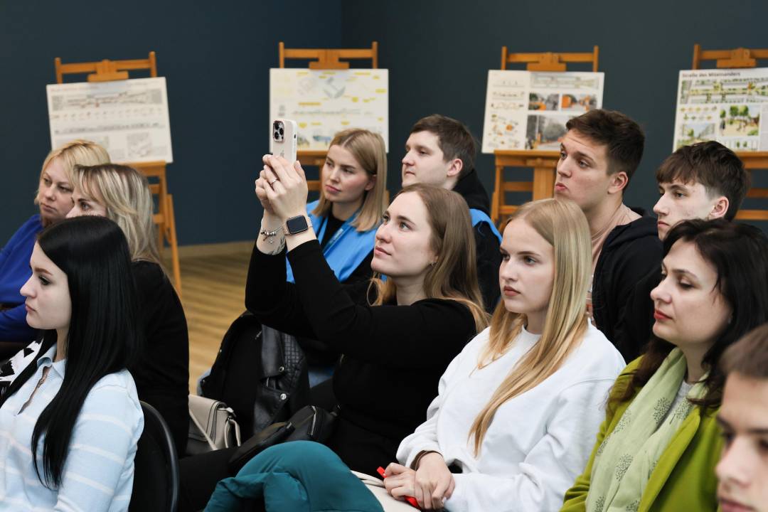 Активну молодь Чернігова відзначили Подяками міського голови за зміцнення зв'язків з європейськими партнерами