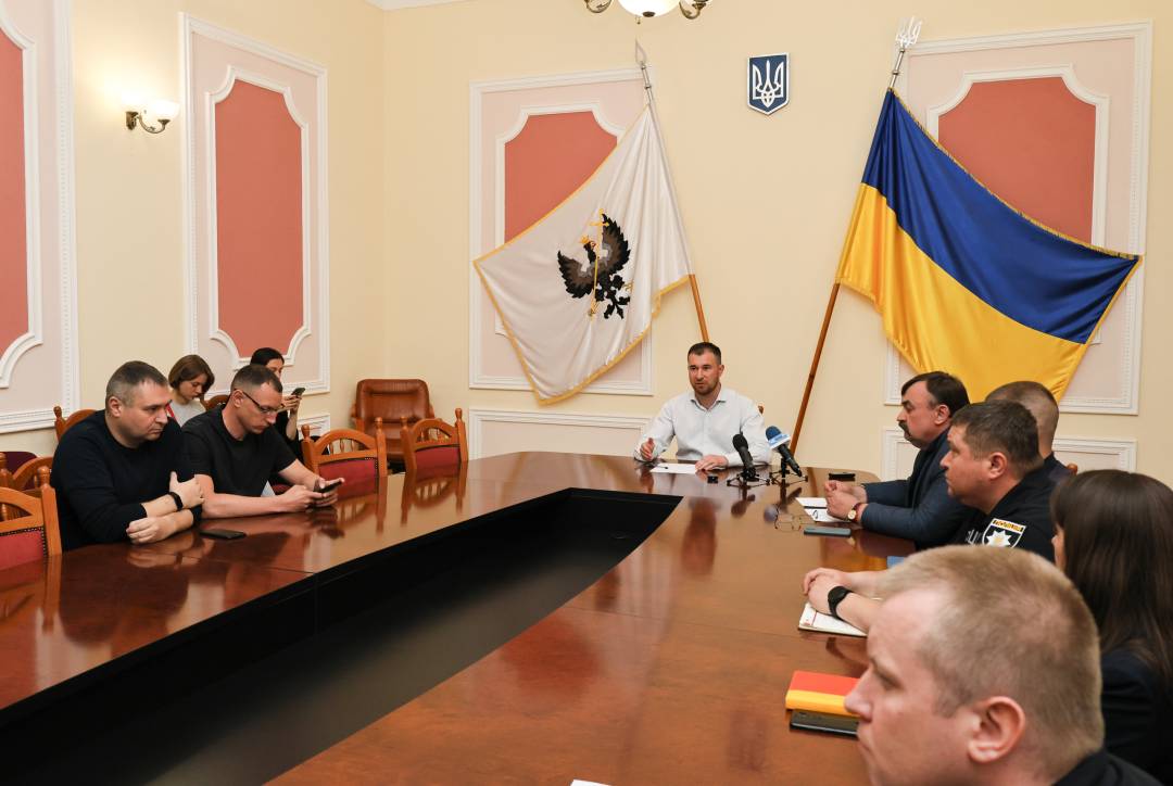 Автобуси сходять з міських маршрутів – закінчується пальне. В Чернігівраді зібрали екстрене засідання ТЕБ та НС