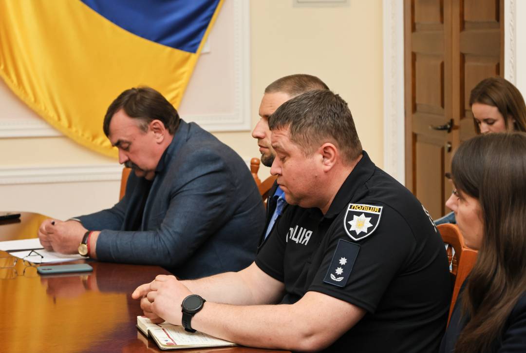 Автобуси сходять з міських маршрутів – закінчується пальне. В Чернігівраді зібрали екстрене засідання ТЕБ та НС