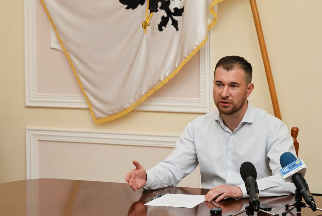 Автобуси сходять з міських маршрутів – закінчується пальне. В Чернігівраді зібрали екстрене засідання ТЕБ та НС