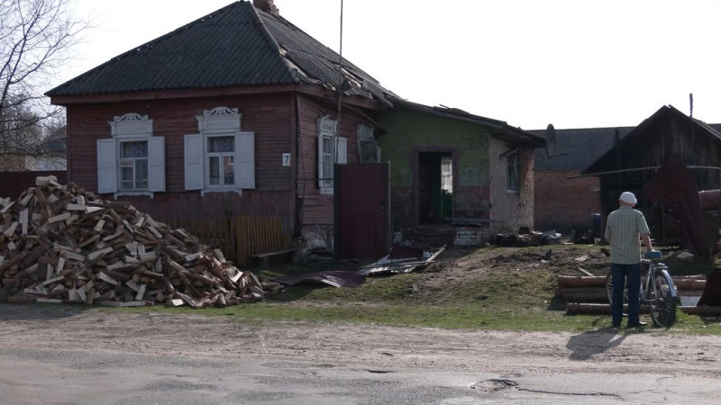 Одна людина в реанімації, дві — у хірургії: лікарі розповіли про стан поранених внаслідок обстрілу Сновська