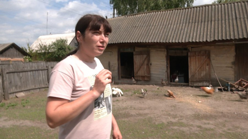 "Не можна було на вулицю вийти. Страшно було": як родина виїхала з села на Чернігівщині, що за 10 кілометрів з Росією