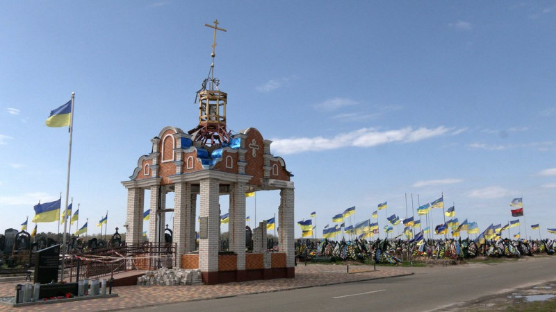 На поминальні дні у Чернігові будуть курсувати автобуси до міських кладовищ: як і куди доїхати