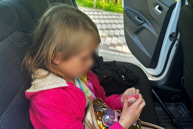 Чернігівські патрульні повернули додому 7-річну дитину, яка сама ходила затопленим пляжем