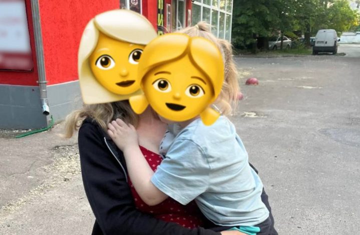 Чернігівські патрульні повернули загублену дитину матері