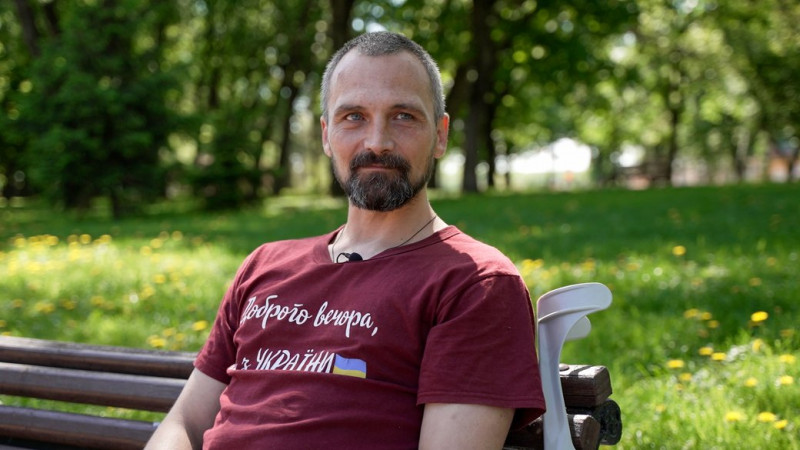 "Хто, як не ми?": у Чернігові ветерани війни на протезах ремонтують приміщення для простору "Серцевір"