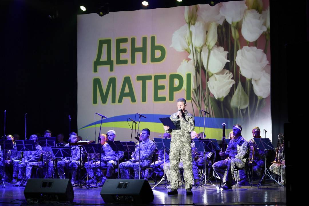 День матері: у Чернігові провели зустріч з матерями загиблих Захисників та Захисниць України