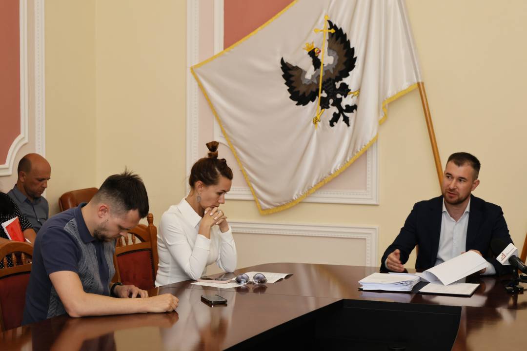 Депутати Чернігівської міськради готуються до сесії, у порядку денному більше 30 питань