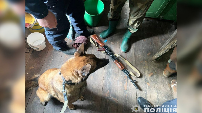 Правоохоронці вилучили у жителя Чернігівського району незаконну зброю та набої: яке покарання йому загрожує
