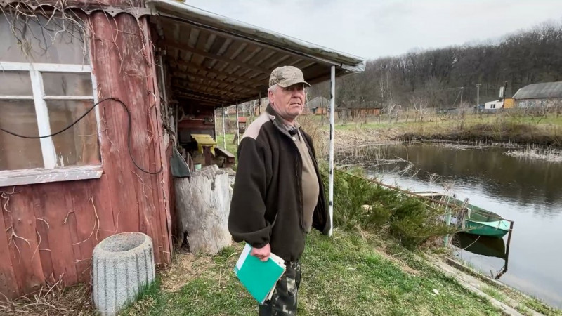 16 років тому зі зрубів старих будинків зібрав і облаштував садибу "Зайці": у селі на Прилуччині пенсіонер створив музей