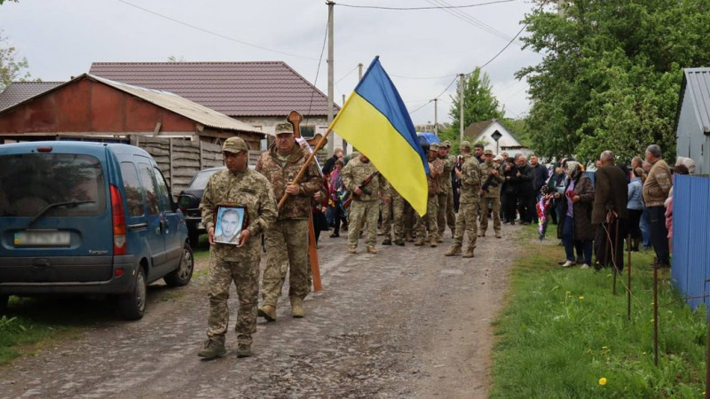 На Чернігівщині попрощалися з військовим ЗСУ Роландом Халоєвим