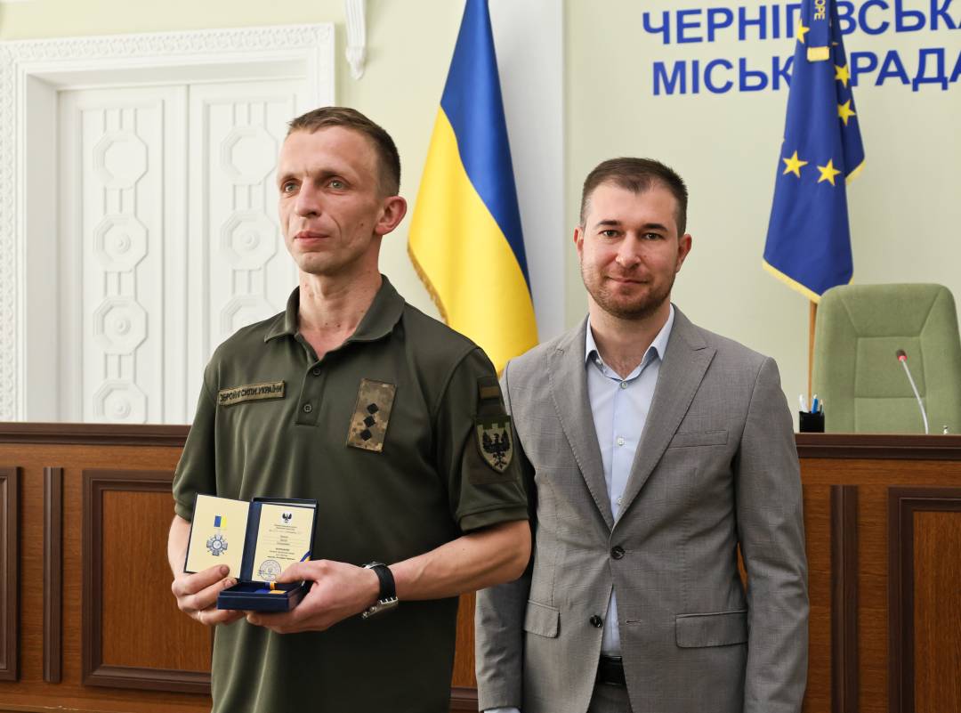 Медалі «За оборону Чернігова» отримали родини загиблих військових та ті, хто й сьогодні продовжує боронити Україну