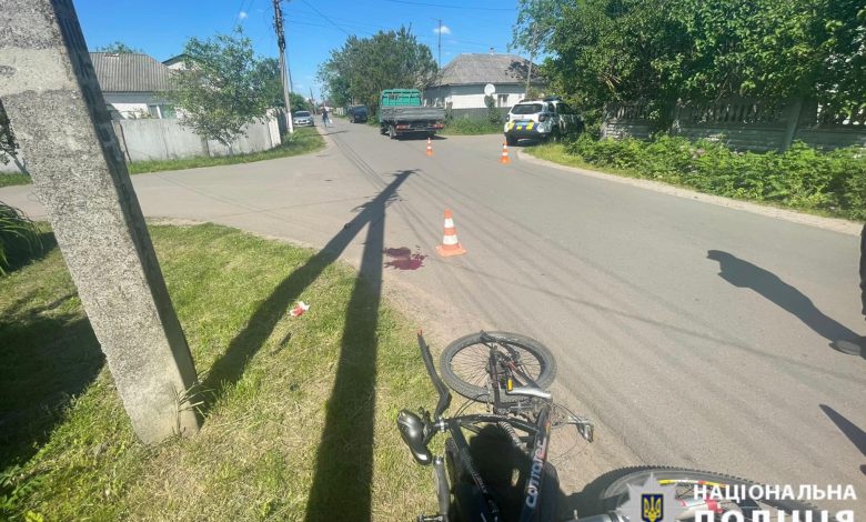 На Чернігівщині автомобіль ЗіЛ не розминувся з велосипедистом