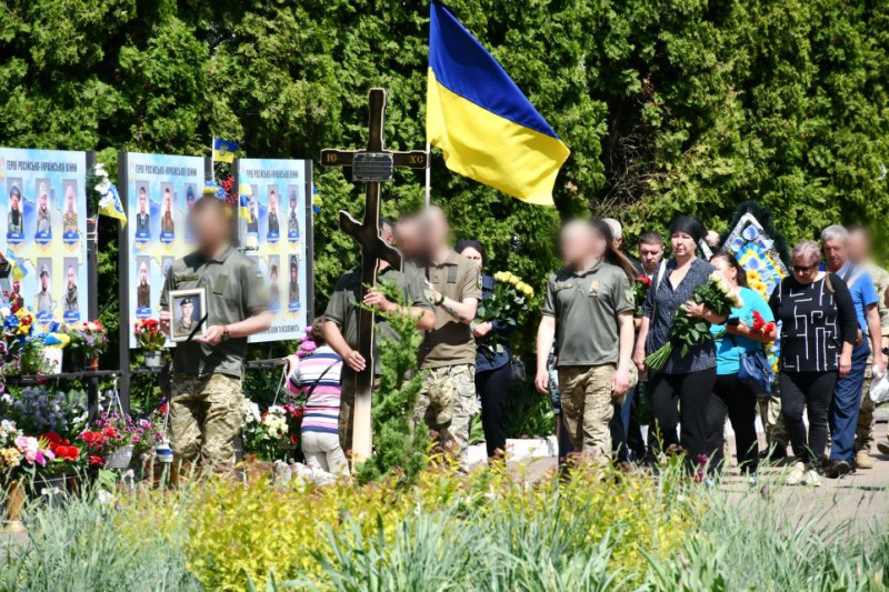 На Чернігівщині попрощалися з молодим воїном, який загинув на Харківщині (Фото)