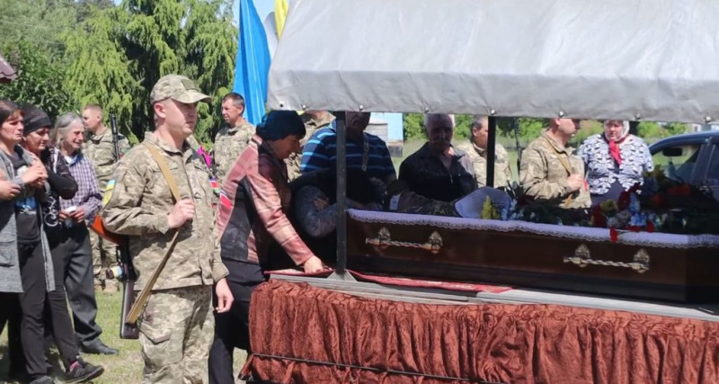 Серце раптово зупинилось: на Чернігівщині попрощалися з військовим (Фото)