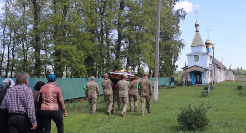 Серце раптово зупинилось: на Чернігівщині попрощалися з військовим (Фото)
